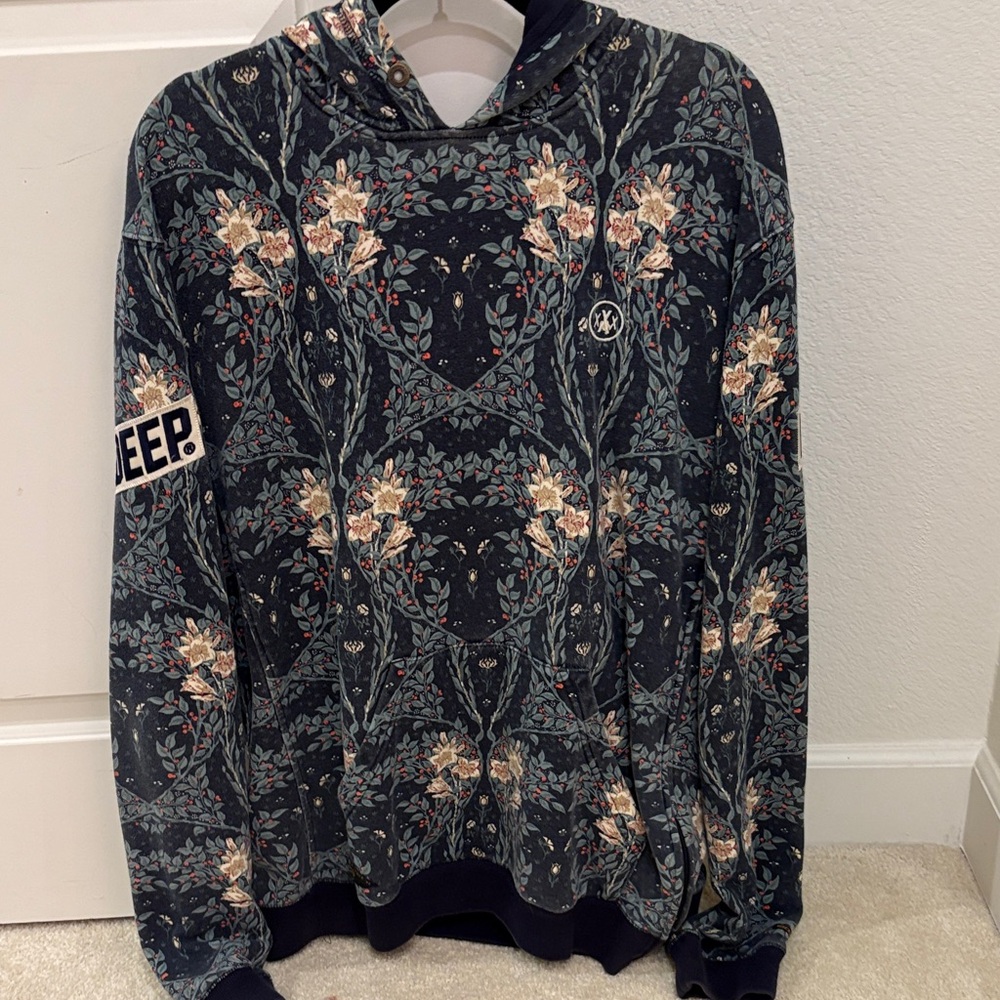 10.Deep Black Floral Pattern Sweater